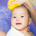 Comment donner le bain à un nouveau-né ?